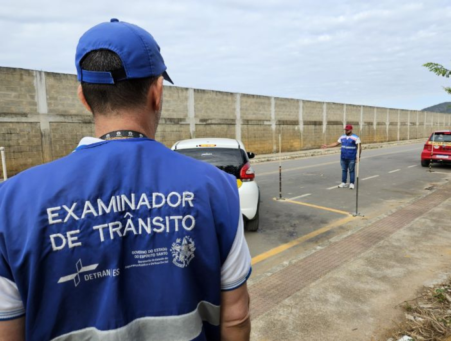 Estudante com deficiência é reprovada em CNH mesmo após aprovação no exame prático