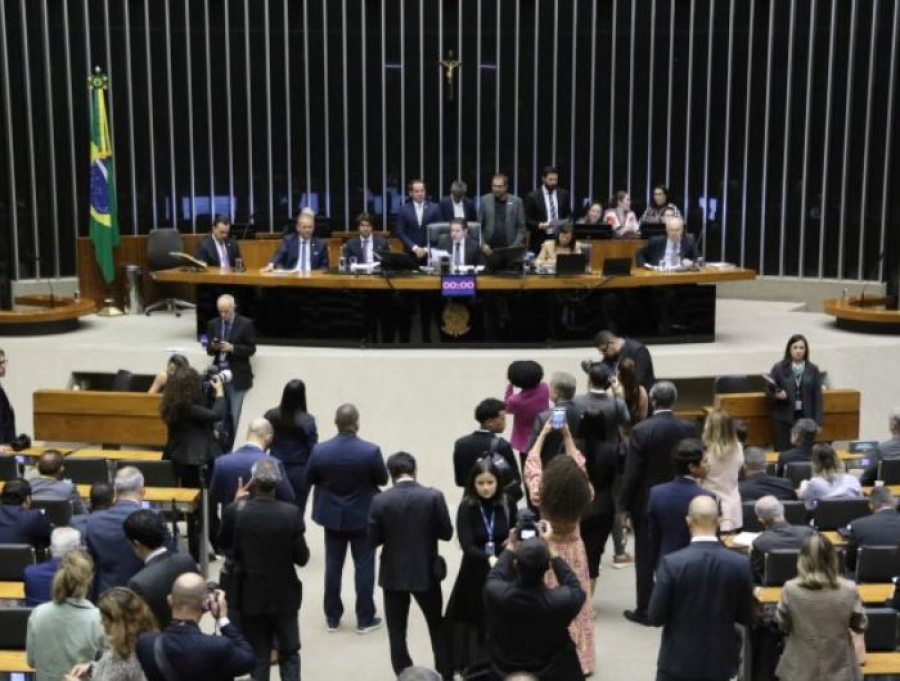 Deputados aprovam fim do desconto sindical direto em benefícios do INSS