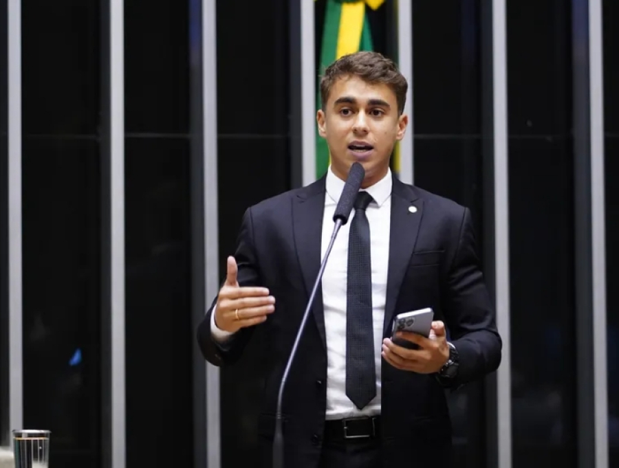 “PT brinca de cupido enquanto o Brasil afunda em rombo fiscal”, diz Nikolas Ferreira
