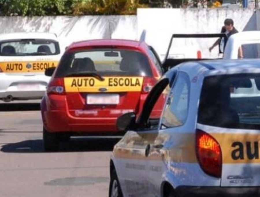 Fim das aulas obrigatórias para motoristas pode elevar mortes e custos que no SUS em até R$ 16 milhões