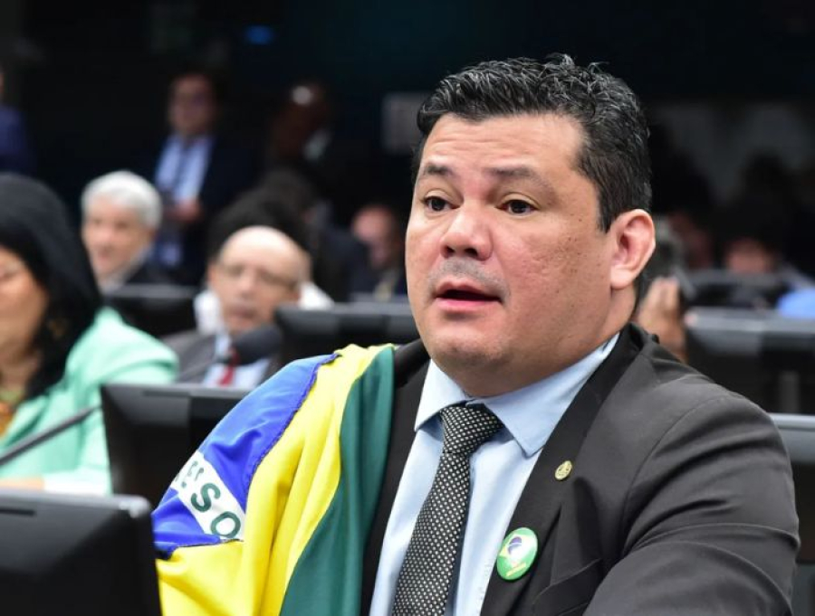 Deputado Gilvan da Federal é condenado a quase quatro anos de prisão por ataques a diretora de escola em Vitória