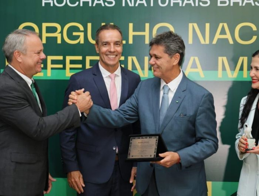 Ricardo Ferraço é homenageado em sessão solene da Câmara dos Deputados