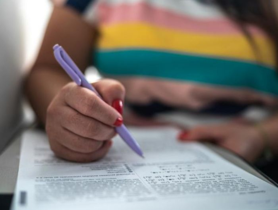 Atenção concurseiros: 12 concursos e seleções abrem 2.743 vagas no Espírito Santo, com salários de até R$ 22 mil