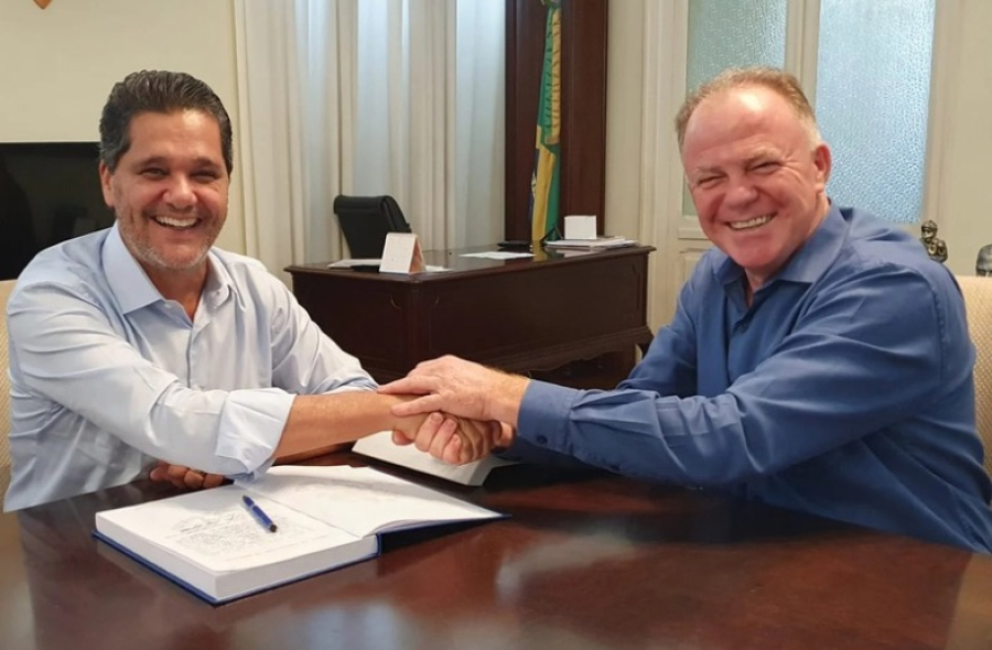 Renato Casagrande anuncia renúncia ao governo do Espírito Santo para disputar o Senado; Ricardo Ferraço assume o Estado