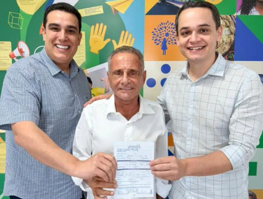 Manato se filia ao Republicanos, reforça aliança com Pazolini e mira disputa ao Senado