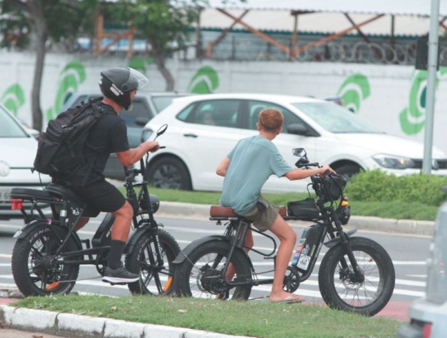 Vitória endurece regras para bicicletas elétricas e proíbe uso por menores de 16 anos