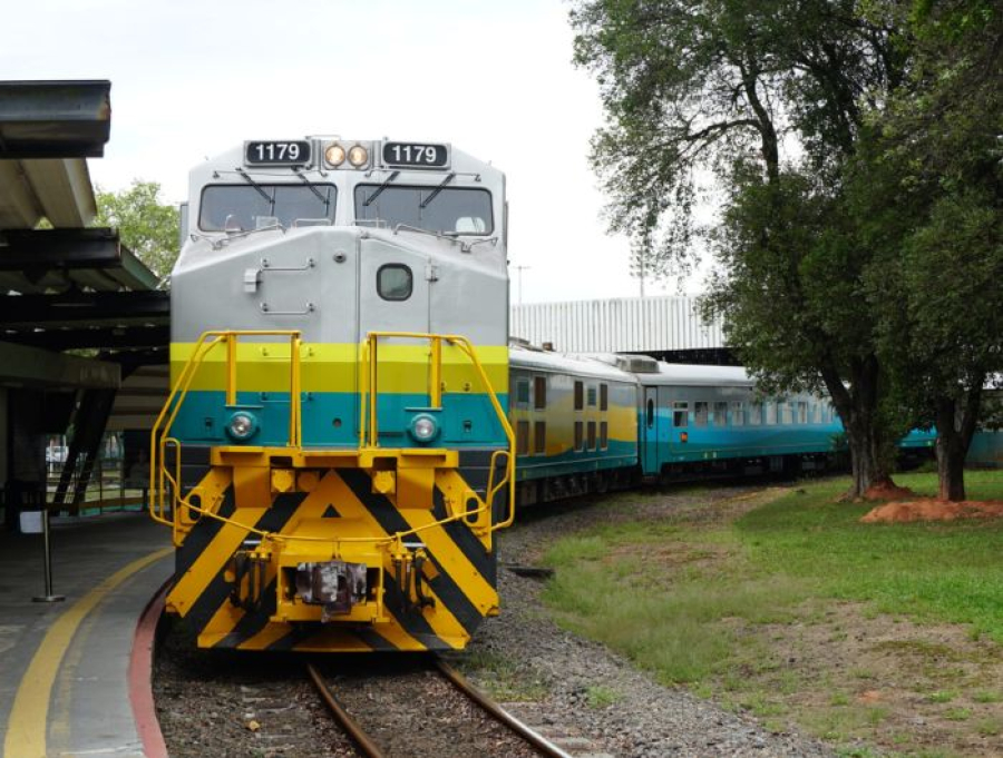 Protesto indígena mantém suspensas viagens do trem da Vale entre Vitória e Minas
