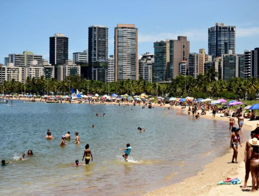 Testes apontam Praia da Guarderia imprópria para banho após análise da água na baía de Vitória