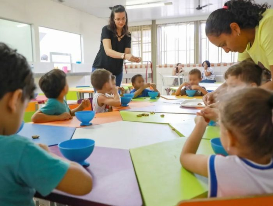 Prefeitura de Vitória abre 143 vagas para professores com salários de até R$ 7,3 mil