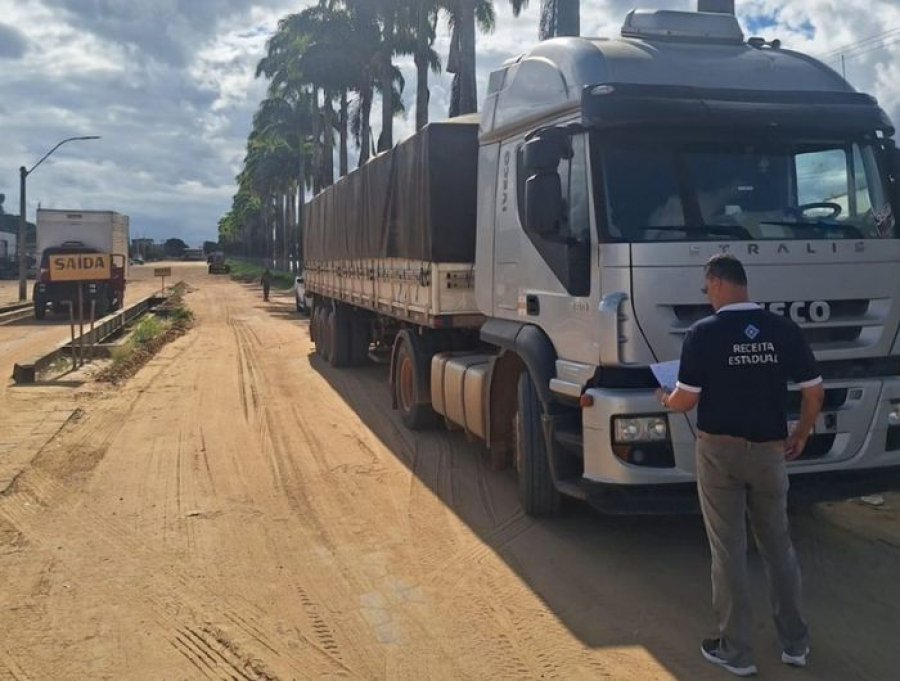 Fiscalização flagra transporte irregular de carga de café avaliada em mais de R$ 500 mil no Norte do Estado