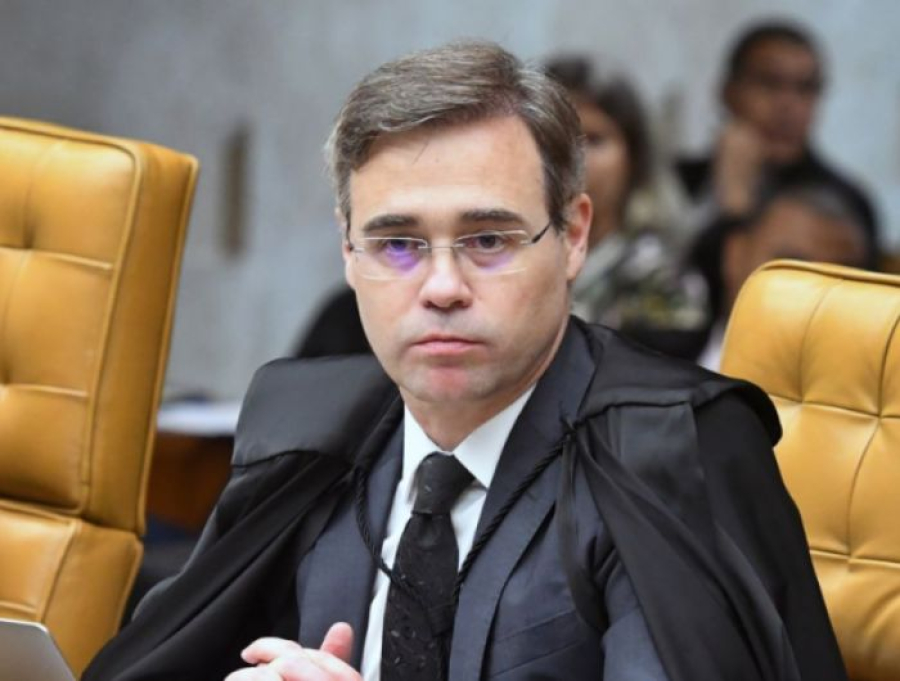 Mendonça abre divergência no STF e apoia lei do ES que dá aos pais poder de veto sobre conteúdos de gênero