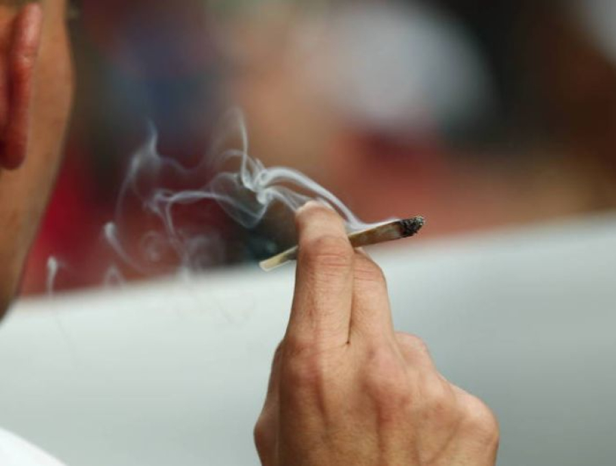 Serra proíbe consumo de maconha em espaços públicos e prevê multas de até R$ 2,8 mil