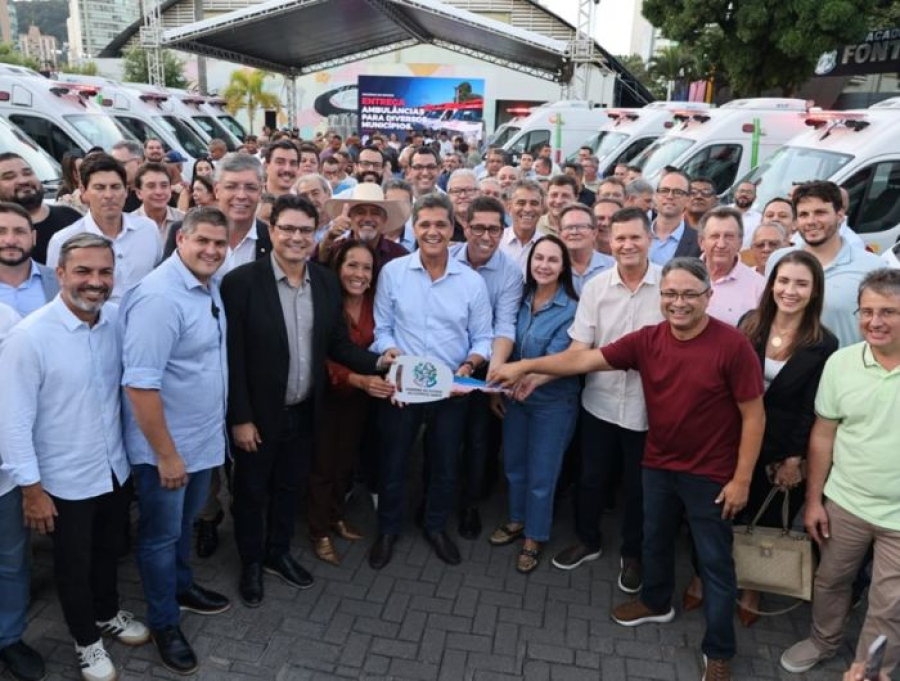 Governo do Estado entrega 21 novas ambulâncias a municípios capixabas