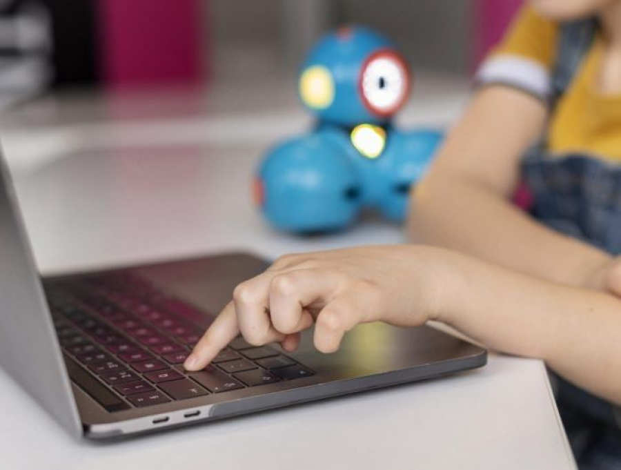Cachoeiro cria novas regras para proteger alunos nas escolas e combater exposição nas redes sociais