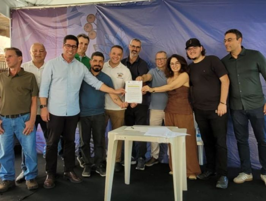 Prefeitura assina ordem de serviço para construção do Centro Dia do Idoso em Cachoeiro