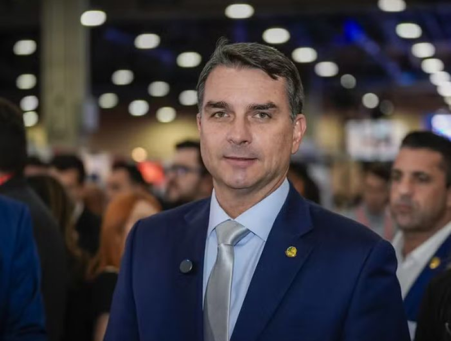Flávio Bolsonaro cumpre agenda no ES e participa de encontro do PL neste sábado