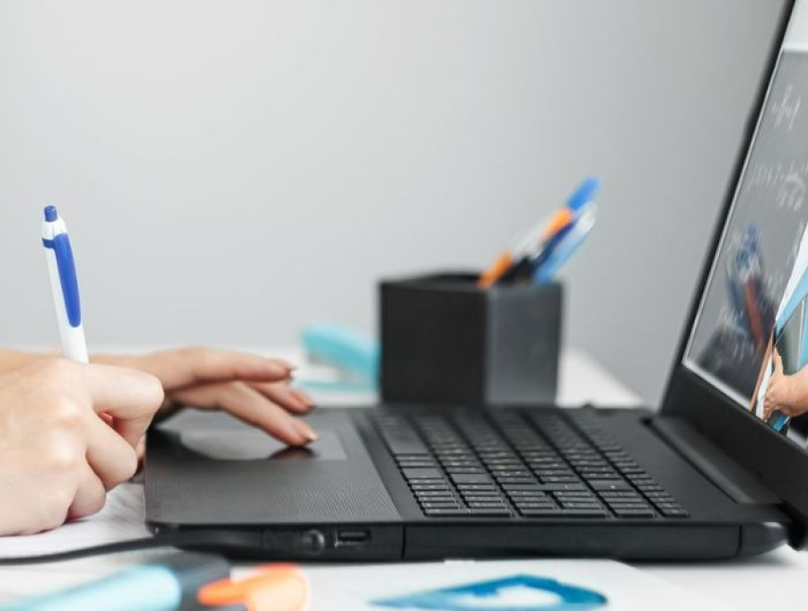 ES oferece 889 vagas em cursos gratuitos e 100% on-line; inscrições vão até sexta