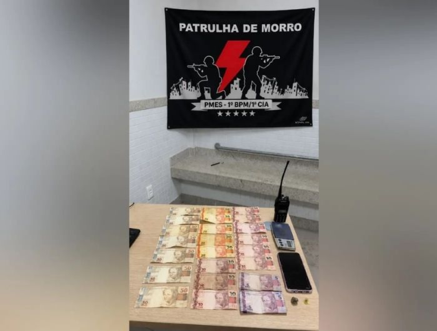 Homem apontado como gerente do tráfico é detido com drogas e dinheiro em Vitória