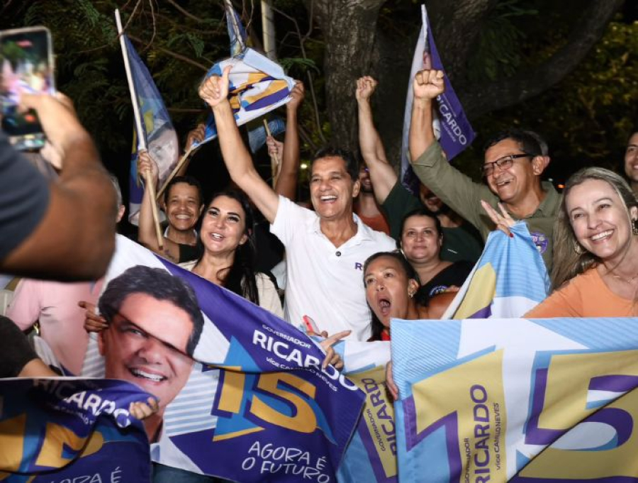 Governador Ricardo sobe 11 pontos, chega a 45% nos votos válidos e clima de virada anima militância