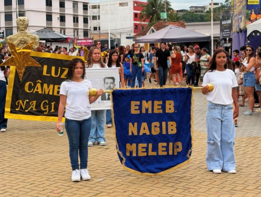 Marataízes celebra 29 anos com festa histórica e milhares de pessoas nas ruas