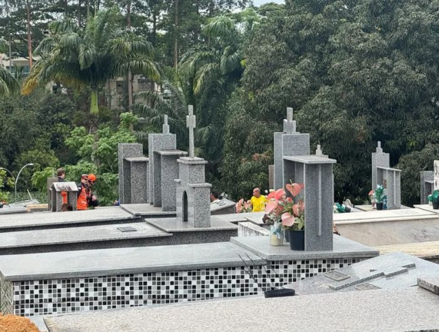 Filho morre após cair dentro do túmulo do próprio pai em cemitério de Linhares